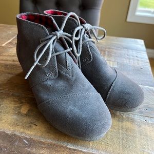 TOMS Girl’s Wedge Bootie, youth size 4.5